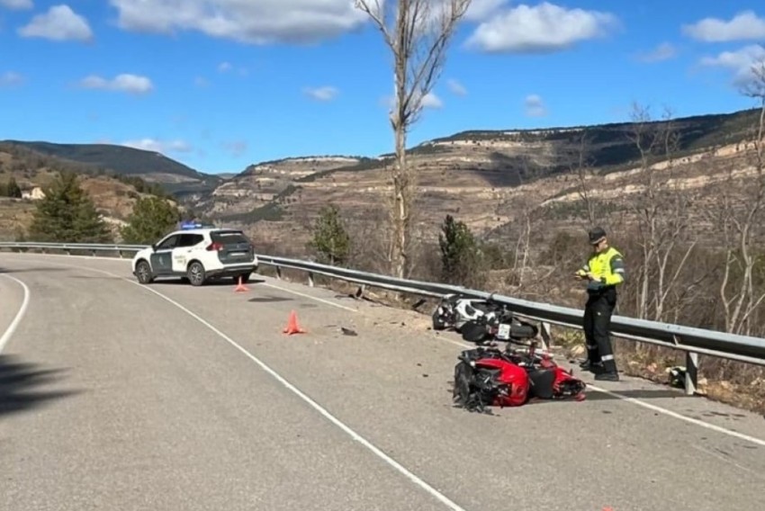 Dos heridos graves y uno leve en un accidente con tres motocicletas implicadas en Linares de Mora