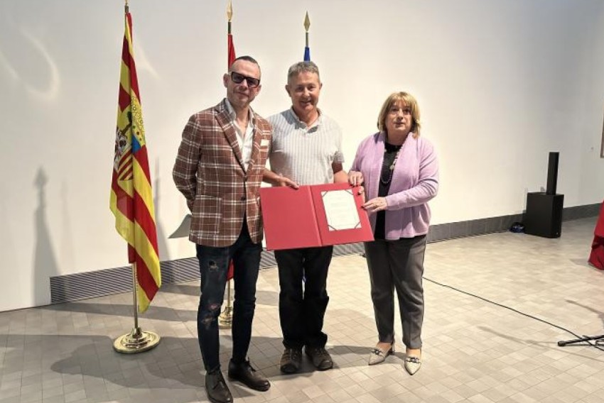 Uge Fuertes recoge el premio al libro mejor editado en Aragón por ‘Inventografías. Percepción y fotografías de la naturaleza’