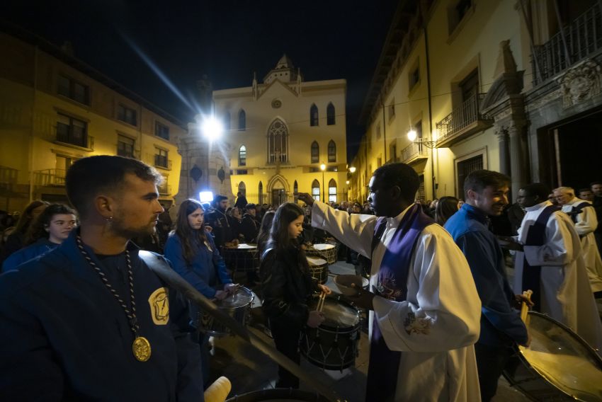 La capital vibra con los redobles de las cofradías en el inicio de la Cuaresma