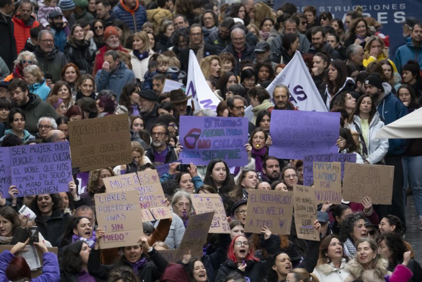 Más de 700 personas salen a la calle en Teruel para abrir nuevos caminos hacia la igualdad