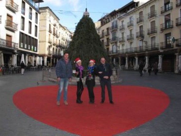 Todo listo para el encendido de luces navideñas de Teruel, hoy en la plaza del Torico