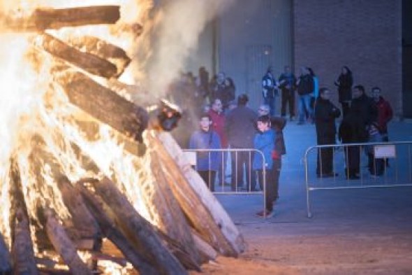 GALERÍA DE FOTOS: Teruel capital disfruta de las hogueras de San Antón