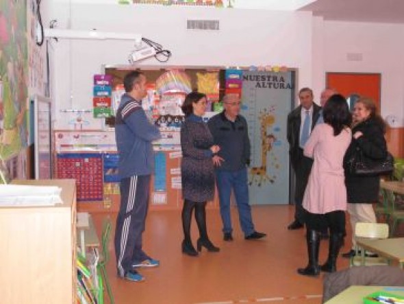 La alcaldesa de Teruel visita las nuevas instalaciones de Infantil del colegio Las Anejas