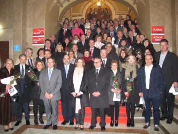 Matrimonios de España celebran en Teruel sus años de amor recibiendo la Medalla de los Amantes que entrega el CITT