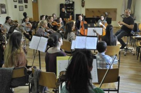 El Teatro Marín se prepara para una nueva y brillante velada de la Sinfónica de Teruel este domingo