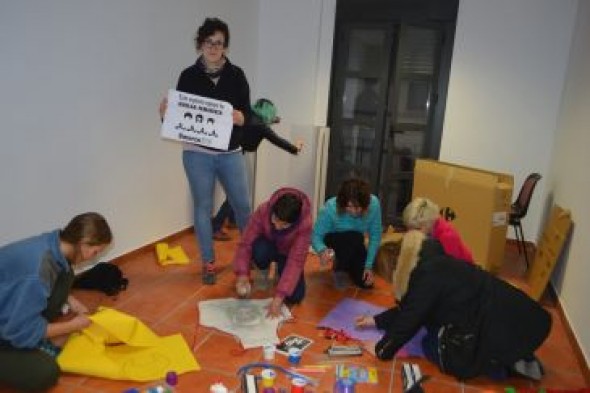 Taller de pancartas en Montalbán para respaldar la huelga del 8M