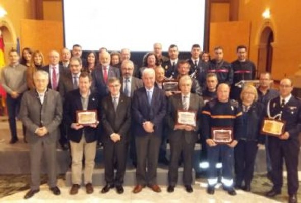 Bomberos y Policía Local de Alcañiz reciben Placas al Mérito de Protección Civil