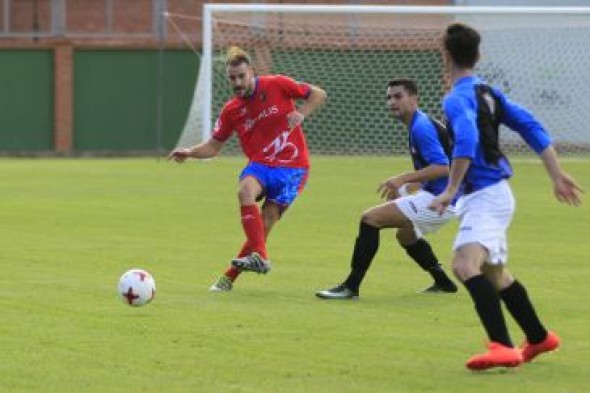 Dani Aso solo cuenta con quince futbolistas para recibir al Monzón a las 16:30 horas