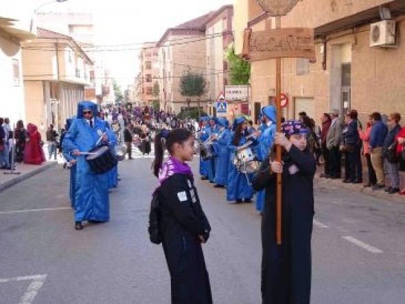 Cientos de tambores y bombos de Teruel retumban en la localidad murciana de Mula