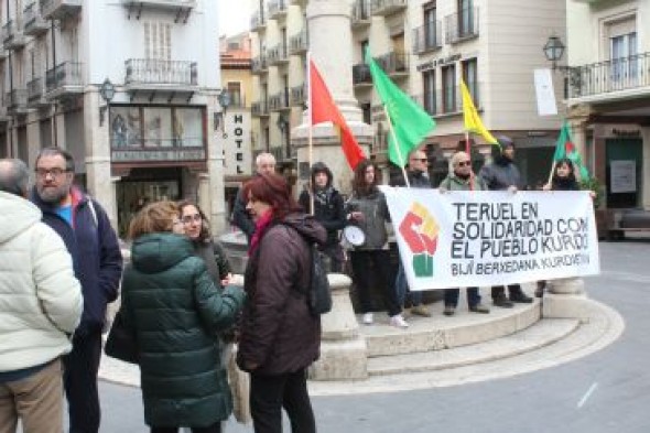 Concentración de apoyo a los kurdos de Afrin en la plaza del Torico