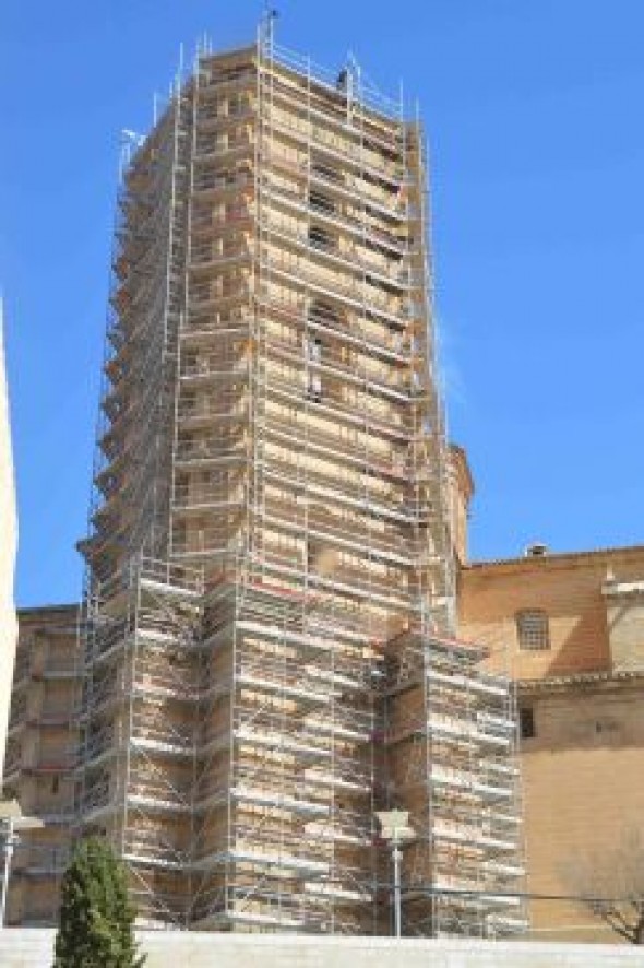 Termina el montaje del andamio en la torre gótica de Alcañiz tras mes y medio