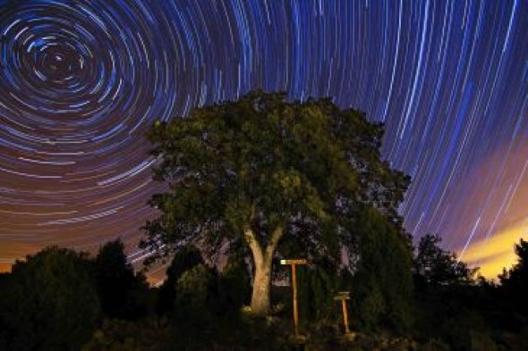 Una imagen de trazas estelares gana el V Concurso de Fotografía de la Comarca Gúdar-Javalambre