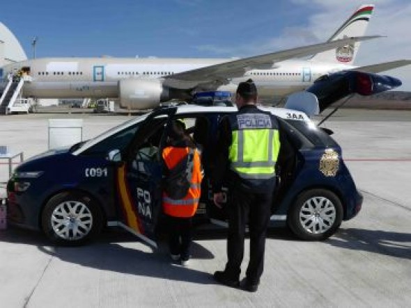 La Policía Nacional participa en el V aniversario del Aeropuerto de Teruel