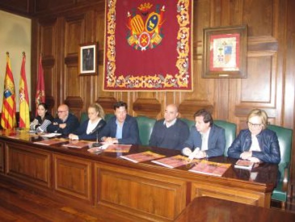 Flores, libros y jotas para celebrar en Teruel el Día de San Jorge