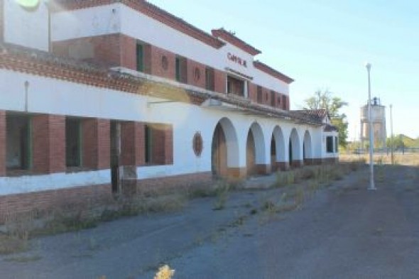 La antigua estación de Caminreal anhela ser punto de partida de un tren histórico