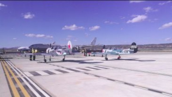 Una exhibición de aeronaves militares y de los cuerpos de seguridad, entre los actos del aniversario del Aeropuerto de Teruel