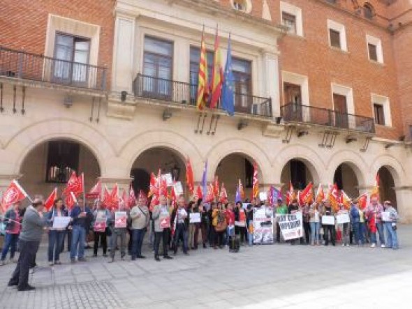 Decenas de personas se concentran en Teruel ante la falta de actitud negociadora de la patronal