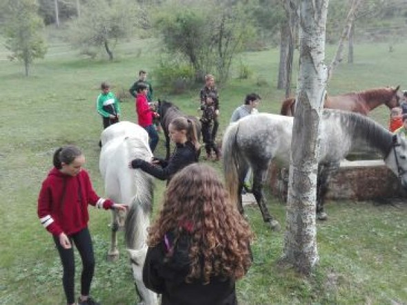 La Comarca de la Sierra de Albarracín pone en marcha actividades de equitación y tiro con arco para jóvenes