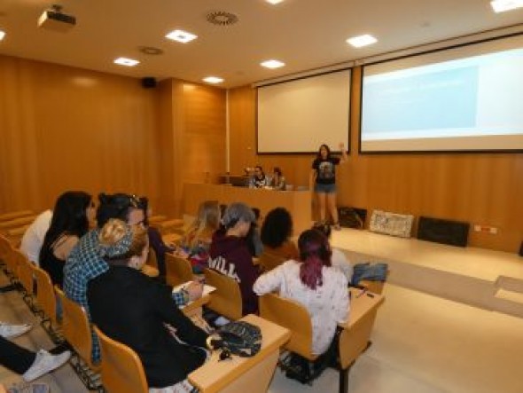 Alumnos de Bellas Artes aprenden competencias transversales a través de un proyecto de relieves para el Museo de Galve enmarcado en AprenRED