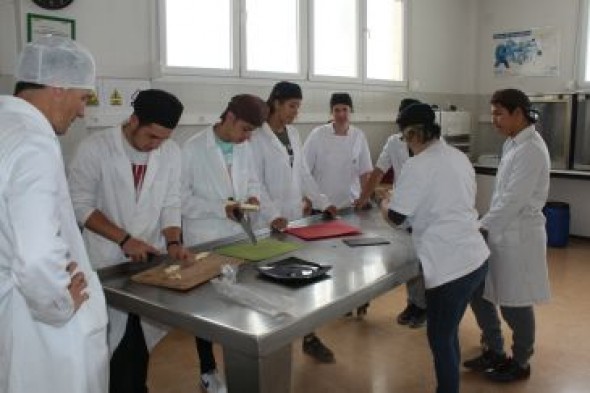 Un proyecto de innovación educativa logra embutir queso y jamón de Teruel