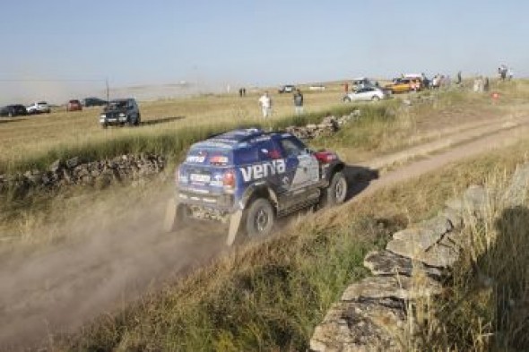 Xevi Pons se mete en la lucha por la victoria en coches de la Baja Aragón