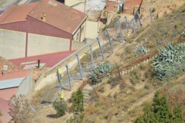 Salen de sus casas los últimos vecinos de la zona sur de Pui Pinos de Alcañiz que quedaban