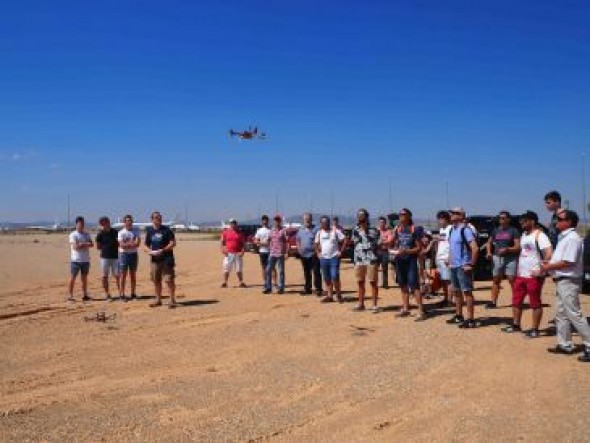 Los alumnos del primer taller de drones de la UVT hacen volar sus aeronaves