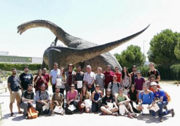 Entrega de diplomas del Curso de Paleontología de la UVT