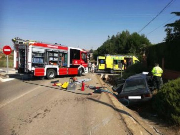 Un herido en un accidente de tráfico en la carretera de Castralvo con dos vehiculos implicados