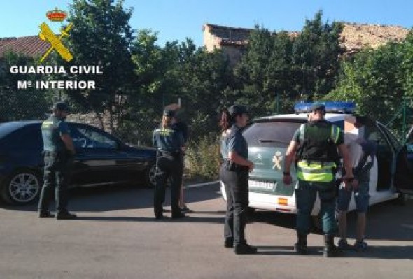 La Guardia Civil detiene a dos jóvenes de Castellón como presuntos autores de varios robos en vehículo en localidades de Gúdar-Javalambre