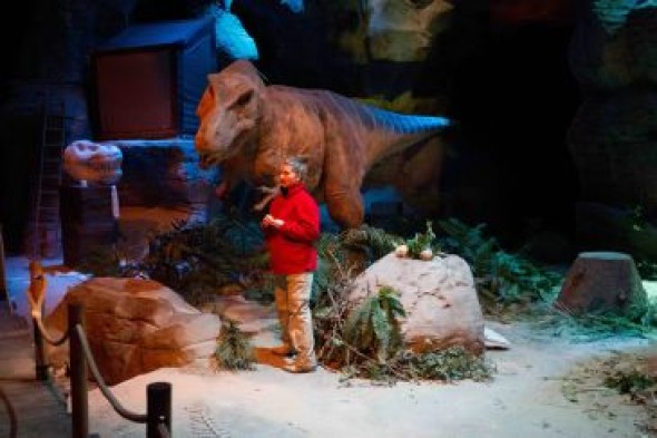 Producciones Viridiana reformará el espectáculo del T-rex en Dinópolis