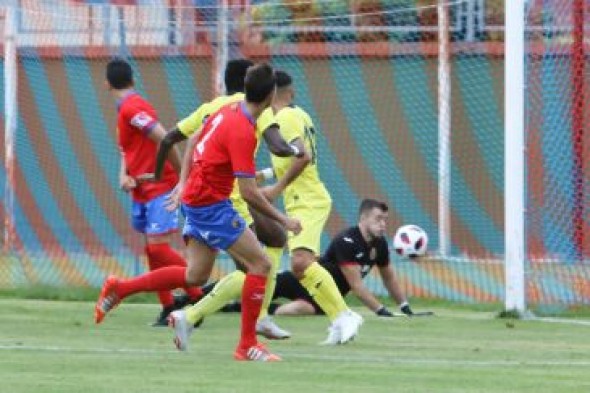 El CD Teruel cierra la pretemporada cayendo 2-3 ante el Villarreal B y ya piensa en el debut en Segunda B del próximo fin de semana