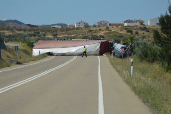 Última Hora. Reabierto al tráfico un carril de la N-211 que ha estado completamente cortada 11 horas por un accidente