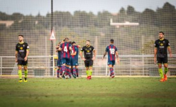 El CD Teruel acusó el ir todo el partido a remolque del Levante en el marcador