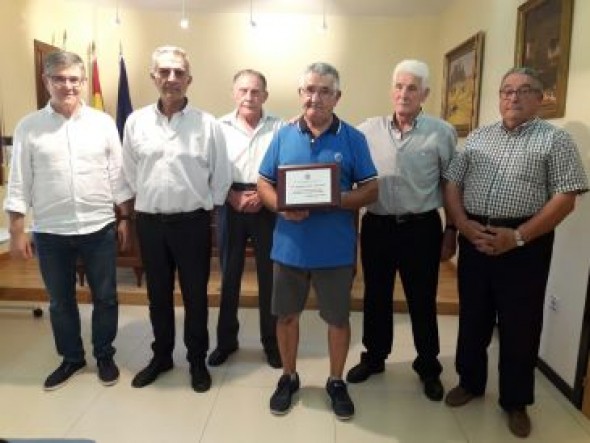 Cedrillas rinde homenaje al alguacil Rafael Edo Silvestre por sus 40 años de servicio a los vecinos