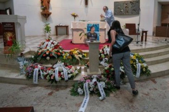 El Club Voleibol Teruel y los aficionados de la ciudad despiden a Vini en un multitudinario funeral