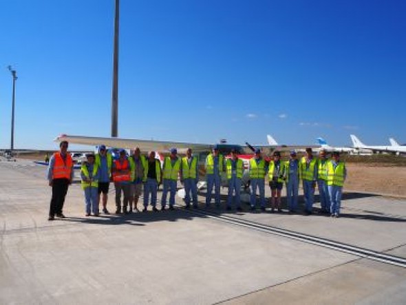 Un grupo de 17 avionetas del Raid Latécoère-Aéropostale hacen parada en Teruel