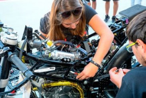 Los prototipos de MotoStudent ya ruedan en el Circuito de Velocidad de MotorLand
