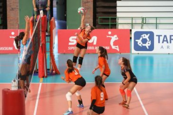 Las chicas del CV Teruel cruzan el ecuador de la primera vuelta