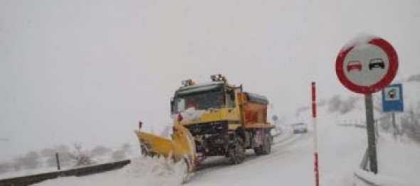 El Gobierno de Aragón amplía el dispositivo de vialidad invernal con una nueva pala cargadora en Teruel