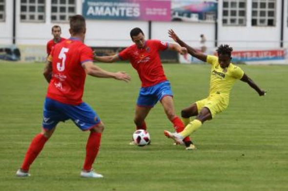 El CD Teruel buscará la victoria y el control del balón en La Cerámica