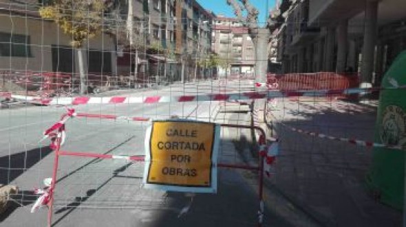 El Ayuntamiento de Alcañiz ensancha la calzada de la avenida Huesca mediante  la reducción de las aceras