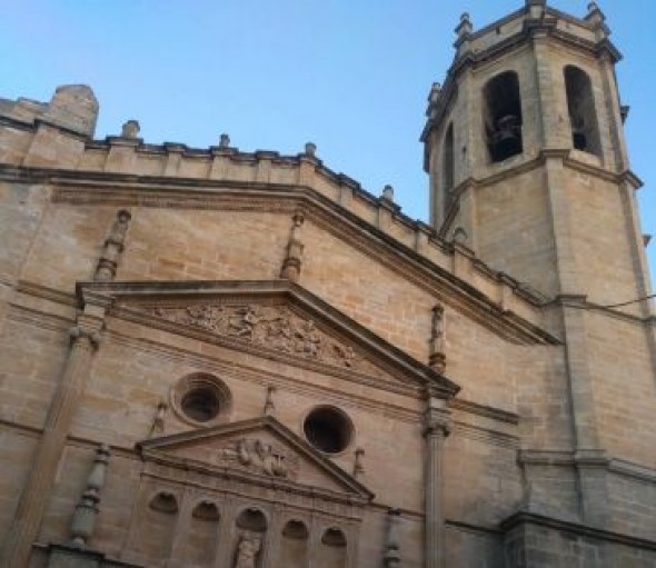 La torre de la iglesia de Cretas luce ya sin andamios tras su última restauración