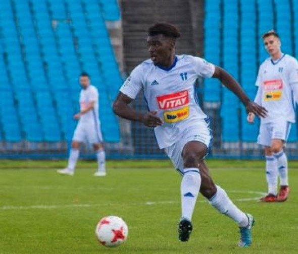 Ronald, del Fuenlabrada, llega para reforzar el medio campo del CD Teruel