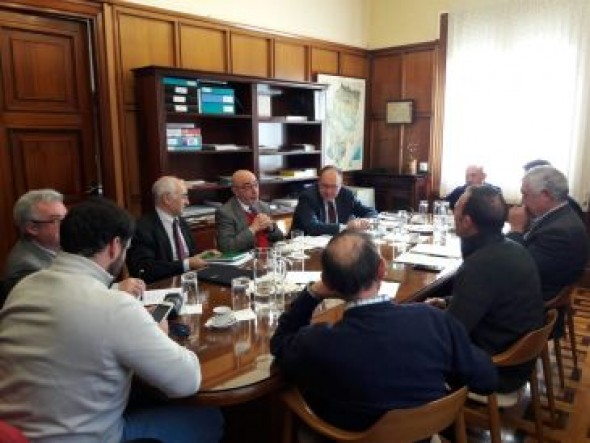 La Subdelegación del Gobierno en Teruel, la CHJ, la DGA y los regantes estudian posibles usos de la presa de Mora de Rubielos