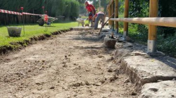 El taller de empleo de Calamocha restaura y amplía el trazado del paseo fluvial