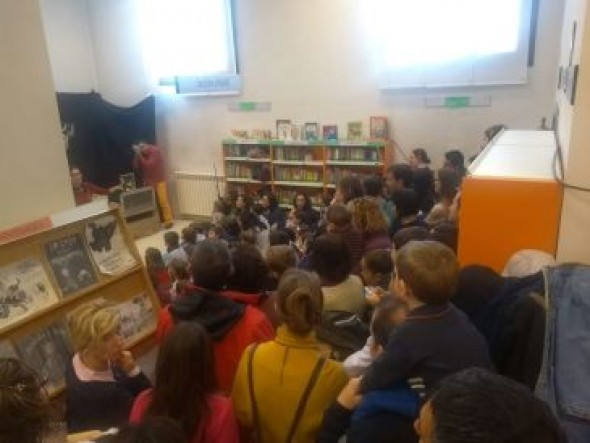 Quejas por falta de espacio en los actos infantiles de la Biblioteca de Teruel