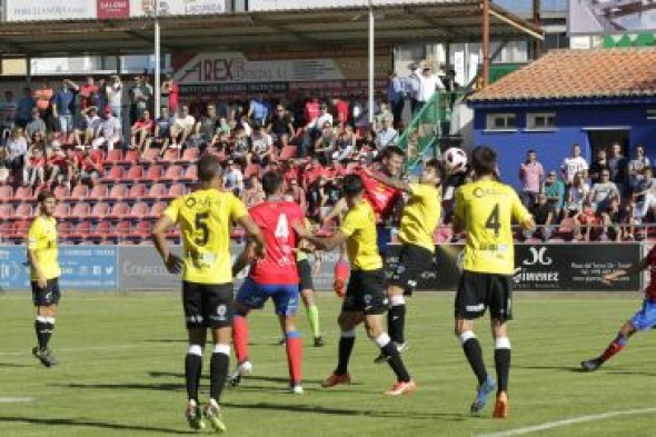 El CD Teruel confirma su mejoría y se impone al Lleida, candidato al ascenso a Segunda A, por un claro 0-2
