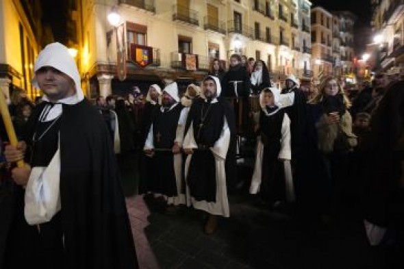 La Villa de Teruel rinde pleitesía al rey Jaime I en el espectacular desfile de las Bodas de Isabel