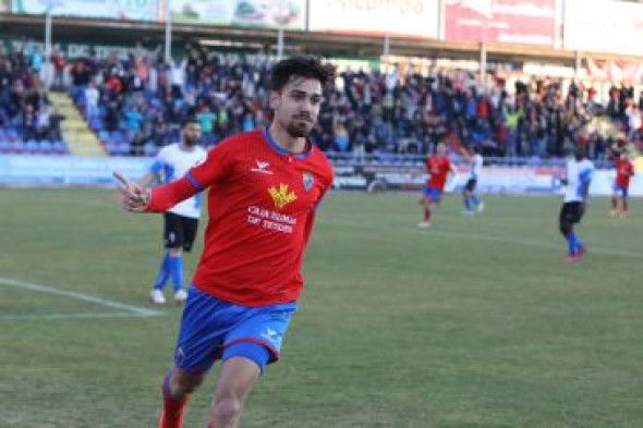 Cristian Dieste anota el gol 300 del CD Teruel en Segunda B